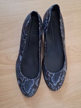 Ecco Black and Gray Snake-Print Shoes